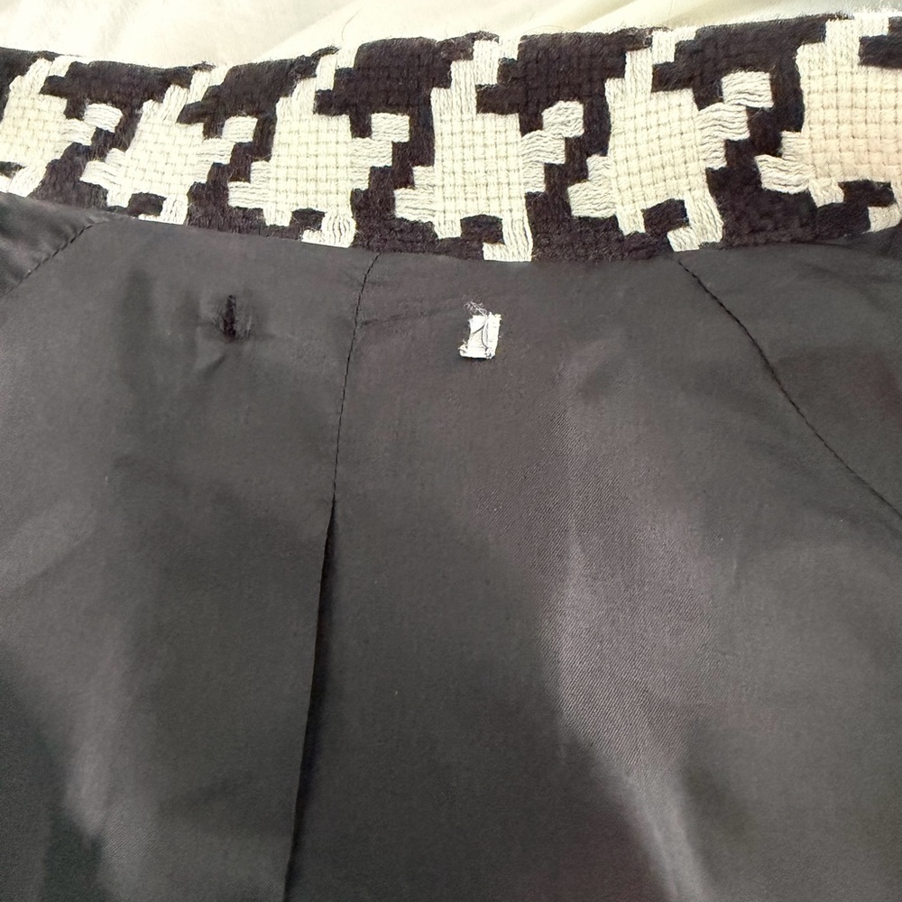 Black and White Houndstooth Women's Blazer - Picture 7 of 8